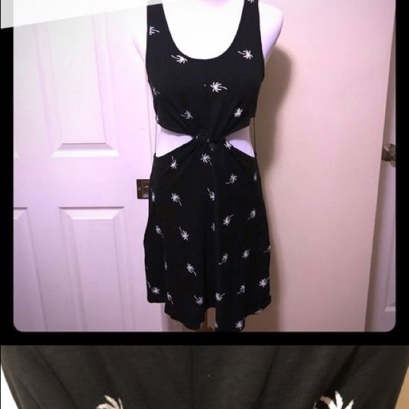 WYLD HART CUT OUT DRESS 🌴 - Picture 2 of 3